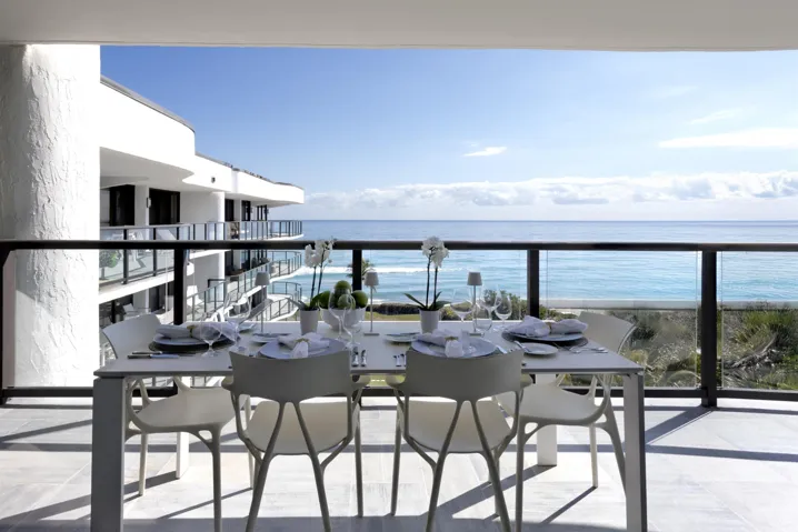 BALCONY_DINING_RT_EB