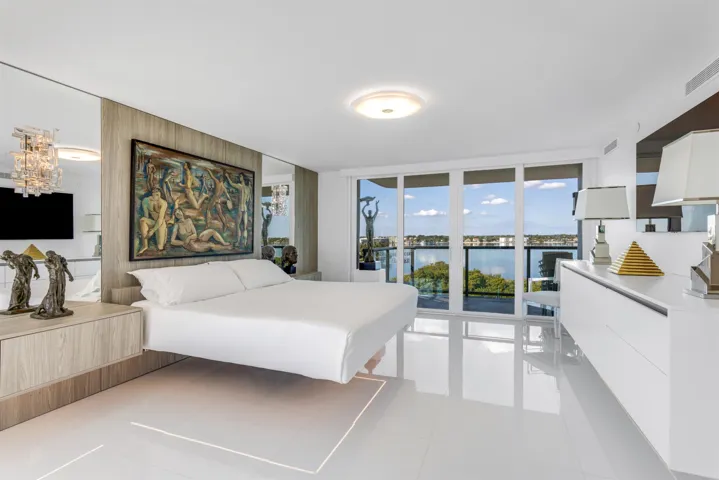 PRIMARY_BEDROOM_ANGLE_1_EB