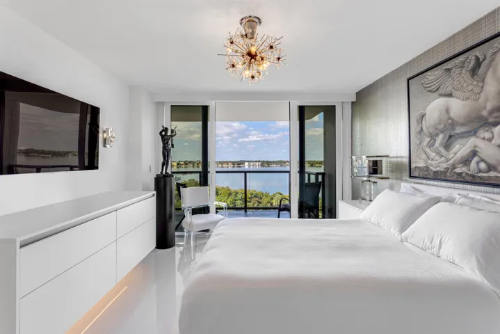 BEDROOM_1_LOOKING_OUT_EB