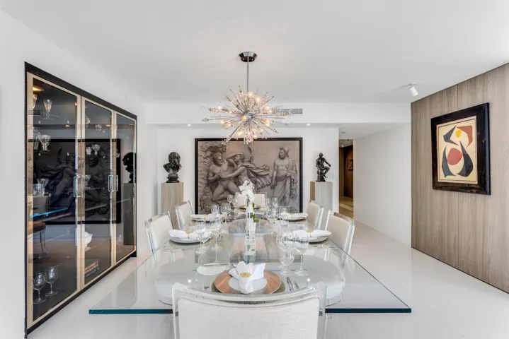 DINING_STRAIGHT_LOOKING_IN_EB