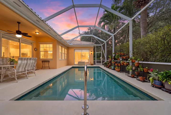 Screened in Pool