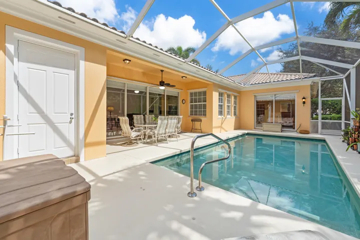 Screened in Pool
