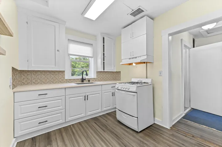 11 Kitchen 02