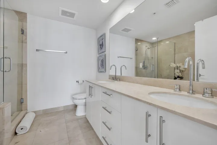 Primary Bathroom, Double Sink Vanity