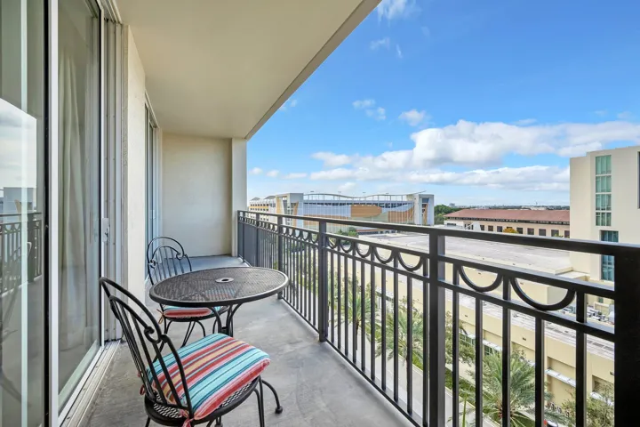 Double-wide Balcony Views