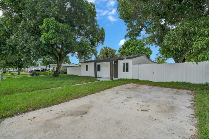 EXTERIOR FRONT RV OR BOAT PARKING ENTRANCE