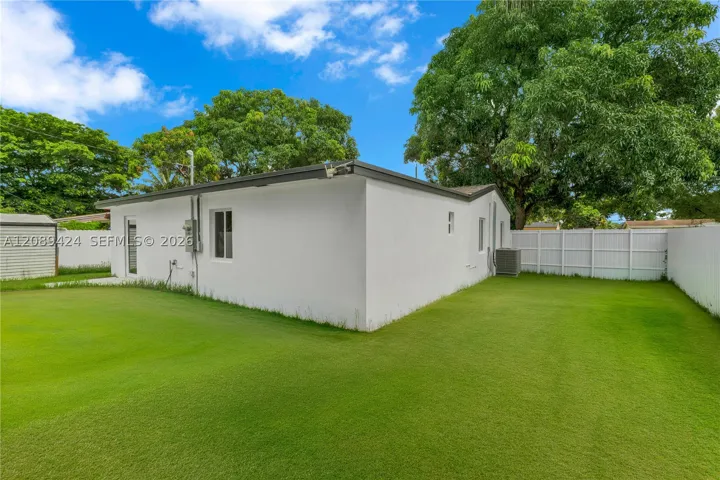 EXTERIOR BACK 16400 NW 17 CT #2
