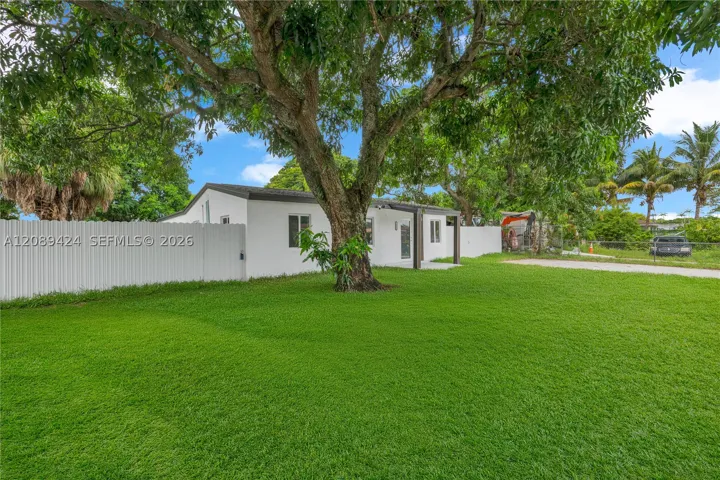EXTERIOR FRONT 16400 NW 17 CT #2