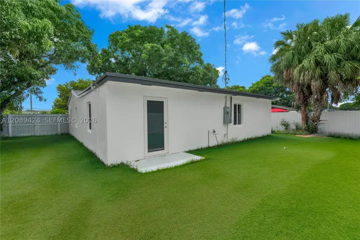 EXTERIOR BACK 16400 NW 17 CT #1