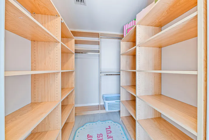 Walk-in Closet