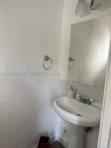 1/2 BATH