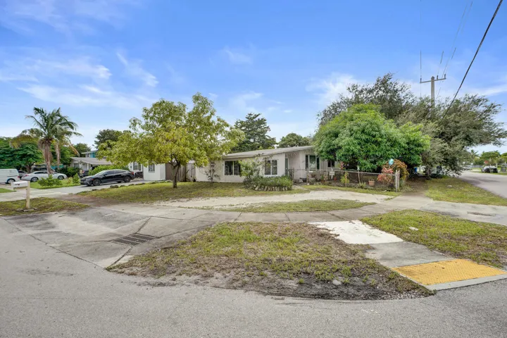 Large corner lot