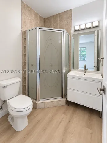 BATHROOM 2 (1ST FLOOR)