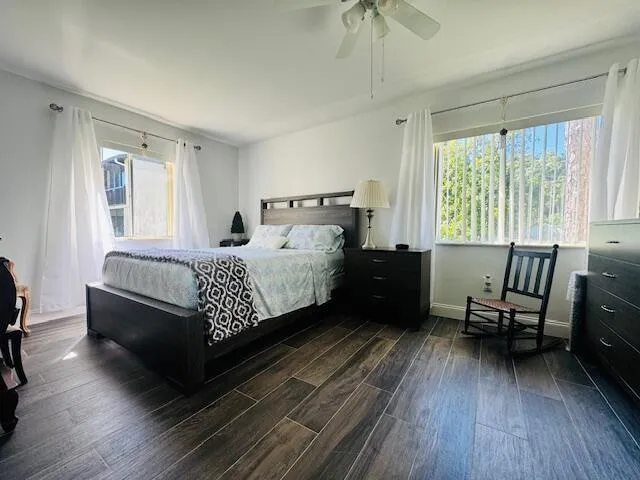 LARGE MASTER BEDROOM