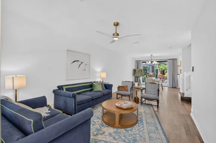 Living / Dining Room Area