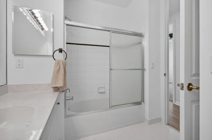 2nd Bathroom - Bathtub