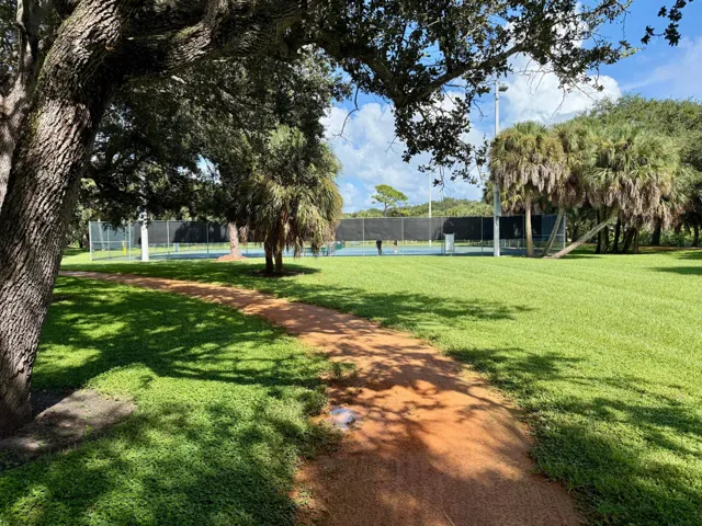 Oaks Park Tennis Courts & Jogging Trail
