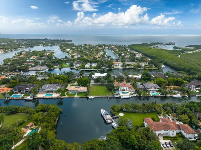 A discreet waterfront community surrounded by mature tropical landscapes and exceptional estates, moments from the best of Coral Gables.