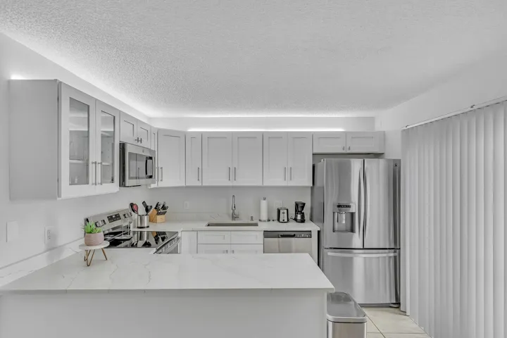 7 Kitchen (1)