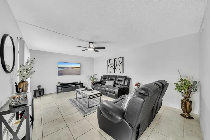 4 Living Area (1)