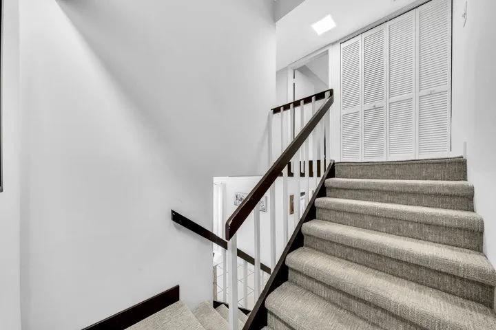 11 Stairwell (2)