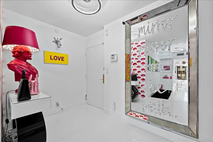 26-LUX_0825