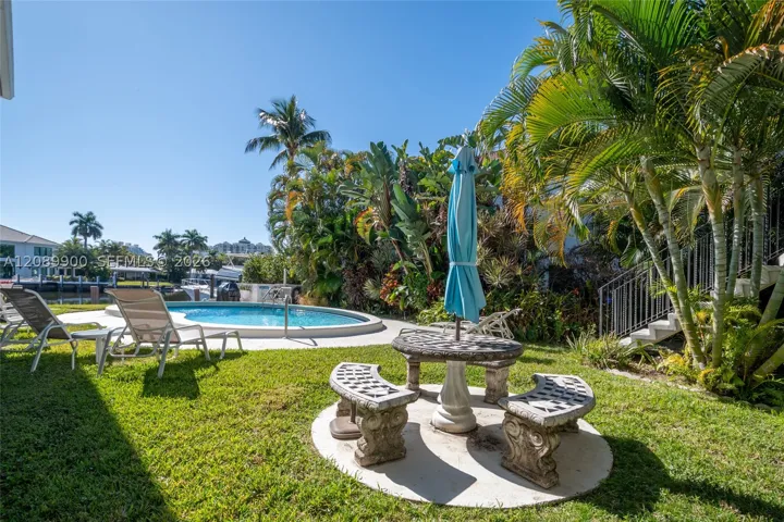 Garden/pool