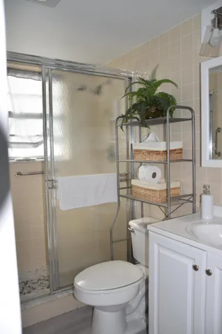 Full Bathroom w/ walk in shower