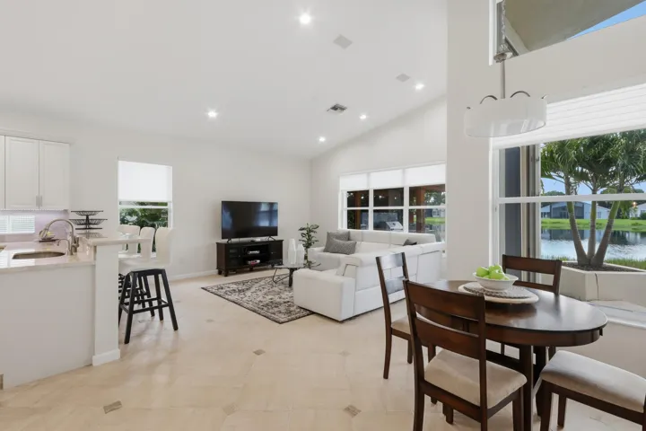 Eat-In Kitchen