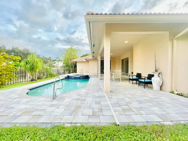 Pool/Spa-Back Patio