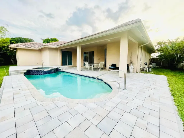 Pool/Spa-Back Patio