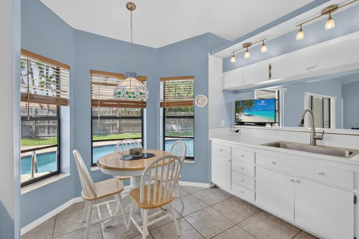 Eat-In Kitchen
