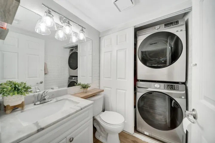 17_HALF BATH_LAUNDRY