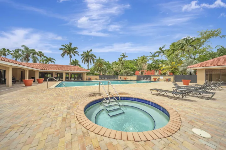 44_AMENITIES_JACUZZI