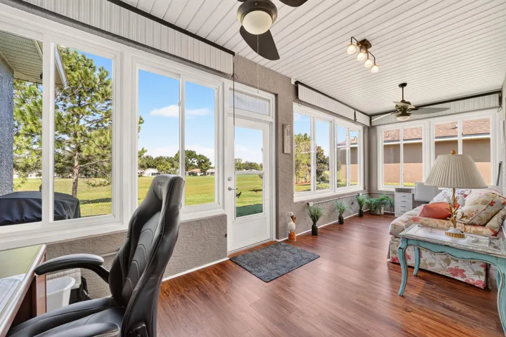 Enclosed Lanai Wrap-Around Windows