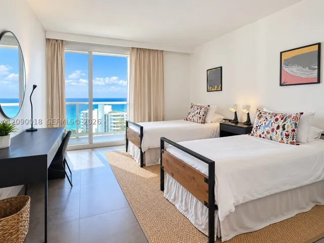 Guest bedroom outfitted with two twin beds.