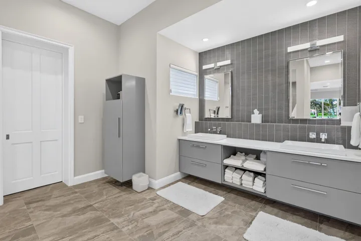 Primary bath
