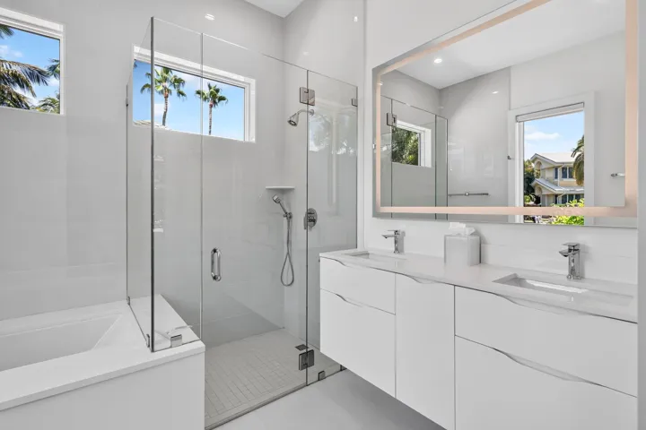 Casita bathroom #2
