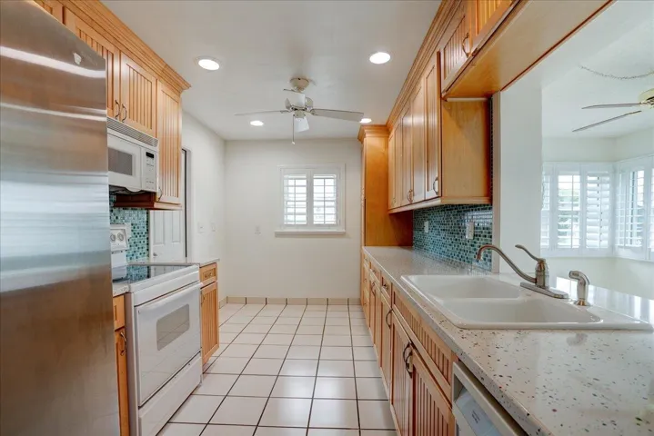 18-2198 SW 12th-18