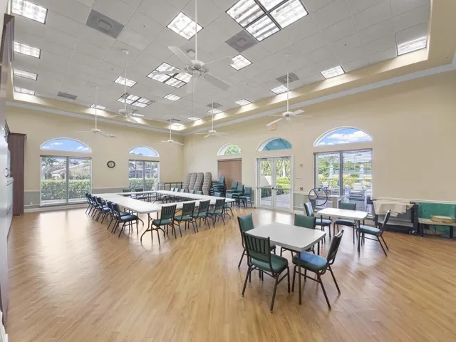 ARTS & CRAFTS ROOM