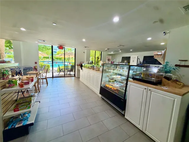 SUPERMARKET