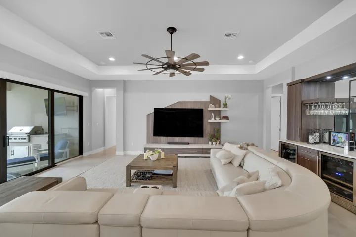GREAT ROOM W/ BAR