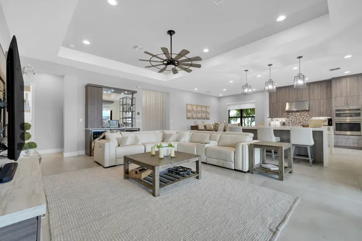 KITCHEN & GREAT ROOM