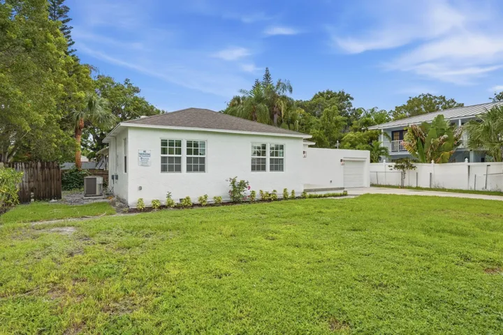 3-web-or-mls-5203_N_Flagler_Dr_07410