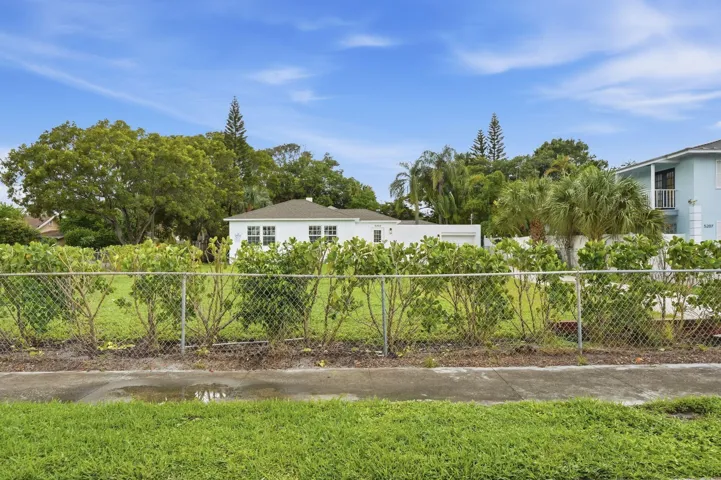 7-web-or-mls-5203_N_Flagler_Dr_07419