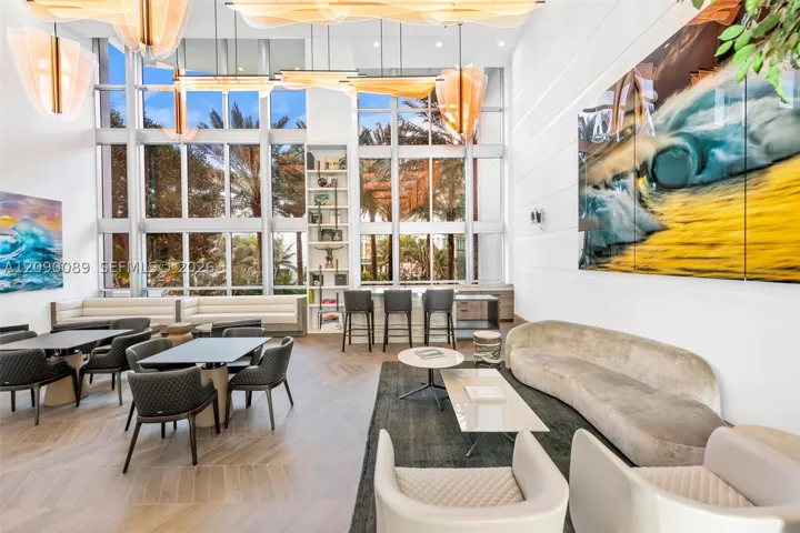 Lounge/Coffee Bar