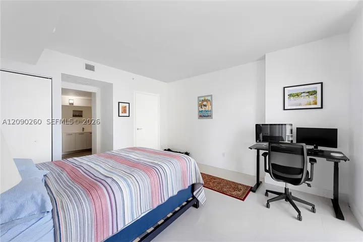 1300 Brickell Bay Dr 1905, Miami, Florida 33131