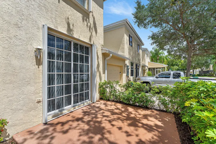 031-11031PeriwinkleLane-Tamarac-FL-33321