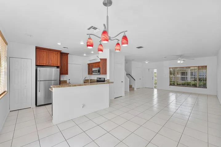 006-11031PeriwinkleLane-Tamarac-FL-33321
