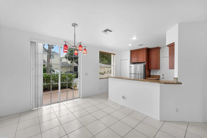 017-11031PeriwinkleLane-Tamarac-FL-33321